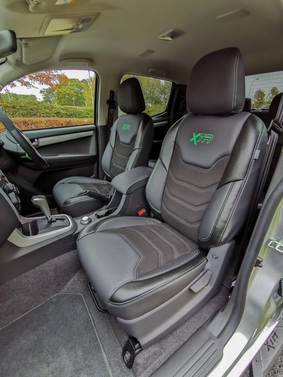 Интерьер Isuzu D-Max XTR 2019 года  (UK) (фото 12 из 40)